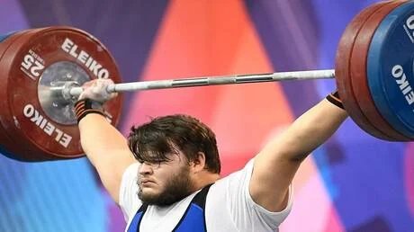 A Russian weightlifter breaks 3 records at the European Weightlifting Championships video