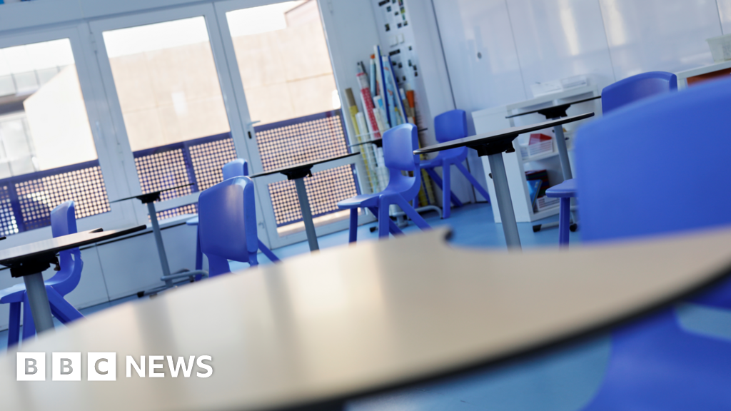 Hampshire teacher banned over sexual comments to pupils